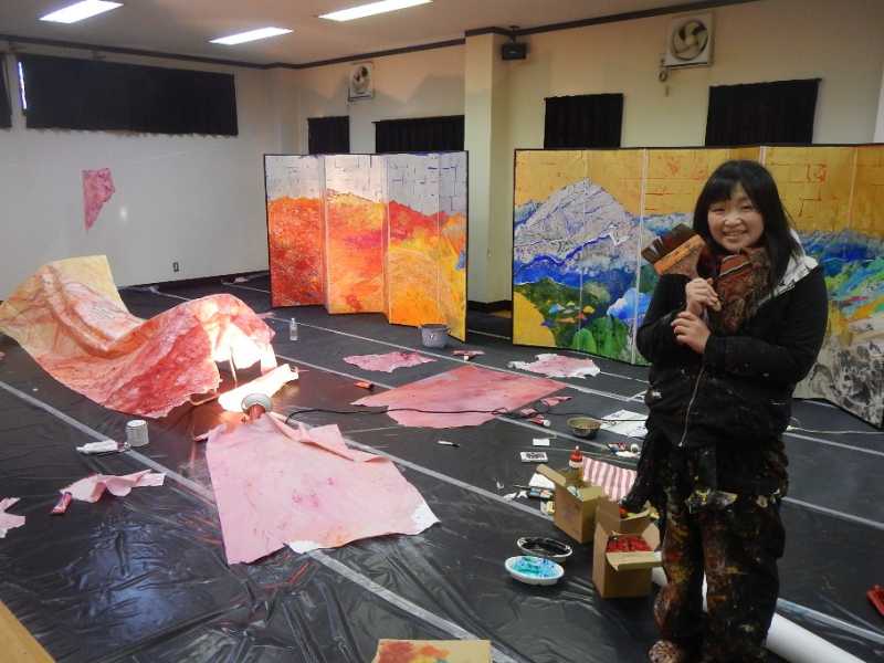 北アルプス国際芸術祭　大平由香里さん作品制作中