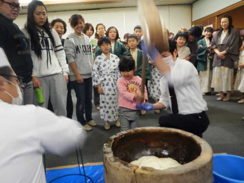 謹賀新年。1/1～3　宿泊者限定もちつき大会