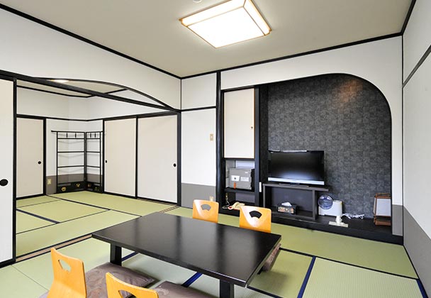 10 + 6 tatami-mat connected Japanese-style adjacent rooms