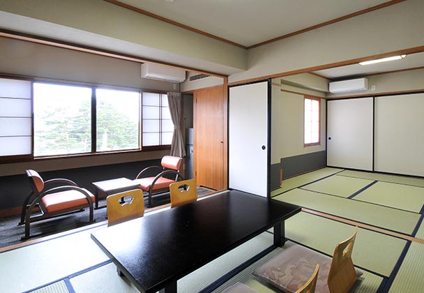 8 + 6 tatami-mat connected Japanese-style adjacent rooms 